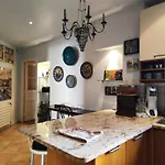 16 In Quiet Residential District Διαμέρισμα *