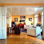 16 In Quiet Residential District Διαμέρισμα *