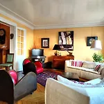 16 In Quiet Residential District * Παρίσι