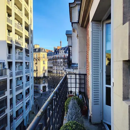 16 In Quiet Residential District Appartamento Parigi