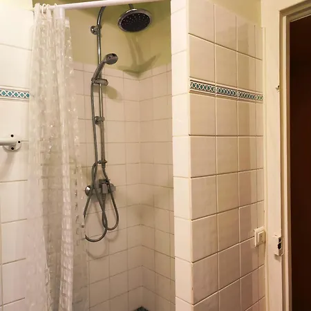16 In Quiet Residential District Appartement *