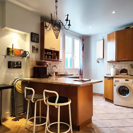 Appartement 16 In Quiet Residential District Paris