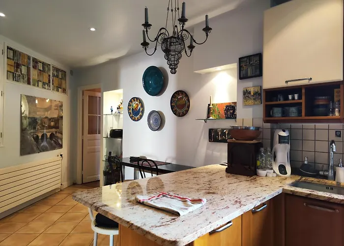 16 In Quiet Residential District Apartman *