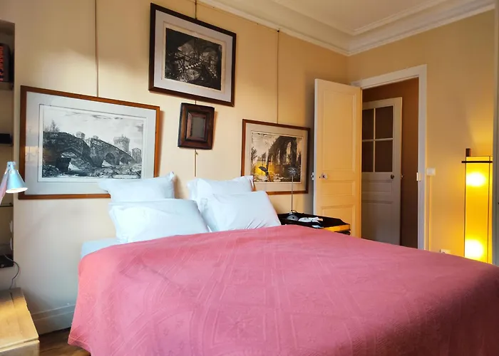 16 In Quiet Residential District Apartman *